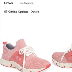 🆕 NWT Pink Bionica Ordell Sneaker